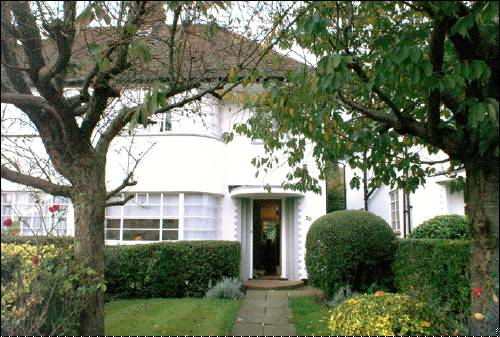 26 Howard Walk